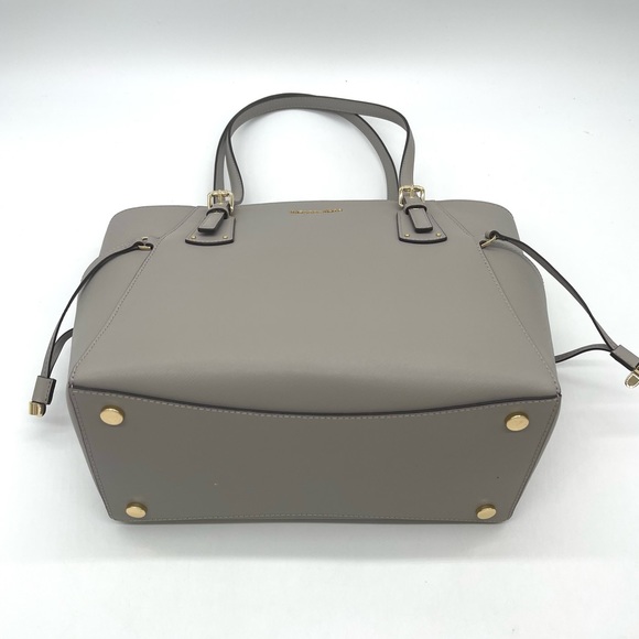 Michael Kors Voyager Tote Bag - Picture 6 of 13